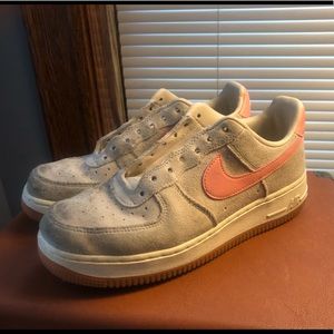 Nike Air Force 1 in tan with pink swoosh !